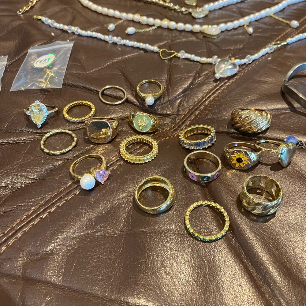 Jewelry bundle - Picture 2 of 5